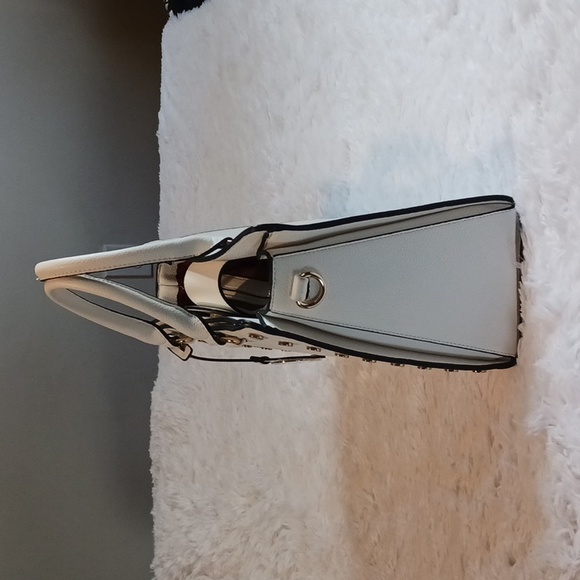 Handbag - Picture 6 of 9